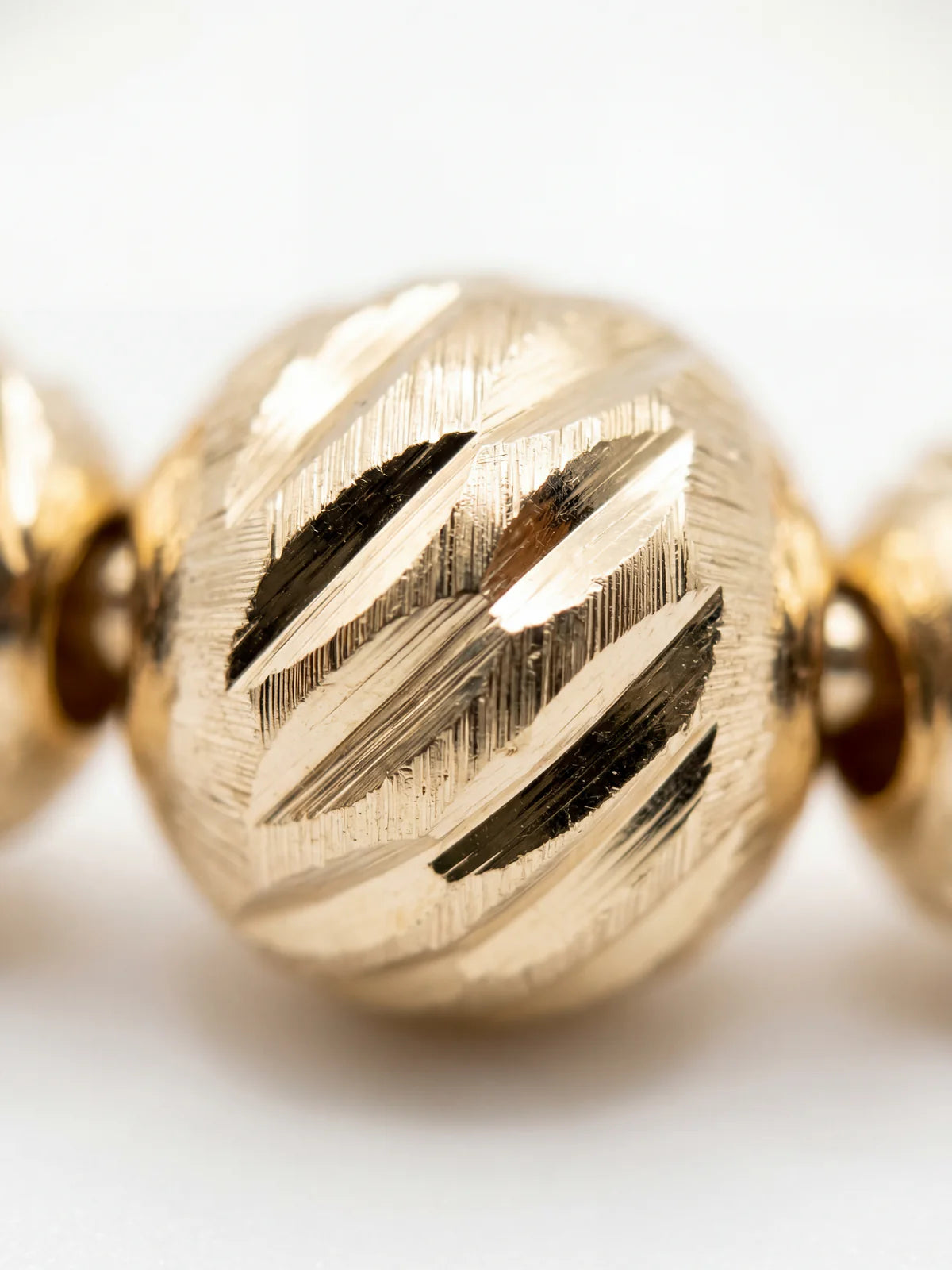 Orecchini Dvccio a cerchio con sfere diamantate OR11REG